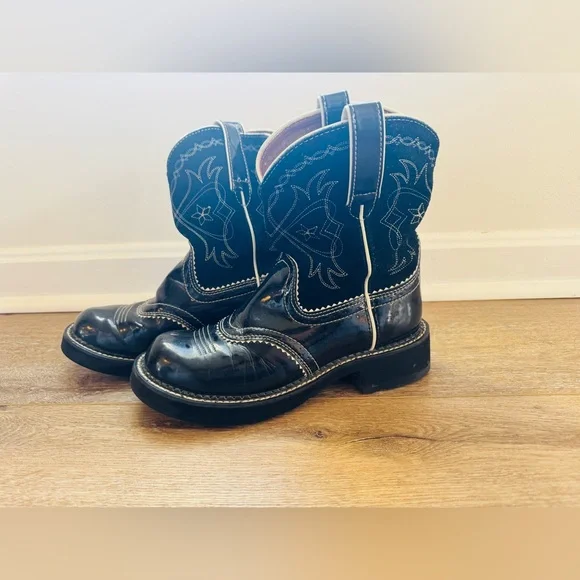 Ariat Women's Black Western
Patent Leather Boots Style
16803 - Size 8B - Picture 5 of 12